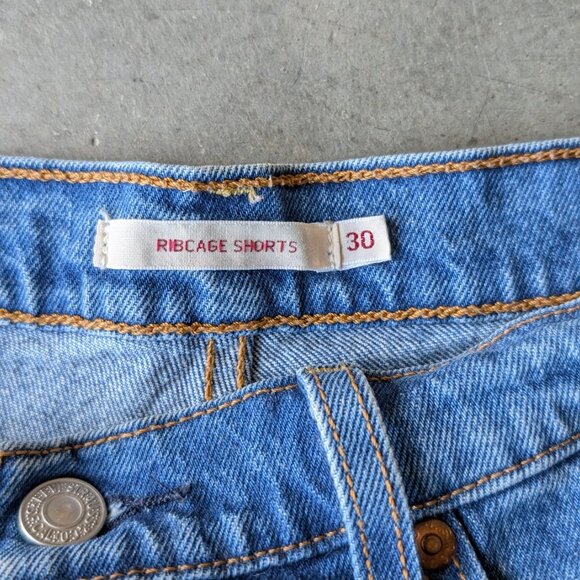 Levi's Blue Denim High Rise Distressed Ribcage Short size 30 - Picture 7 of 9